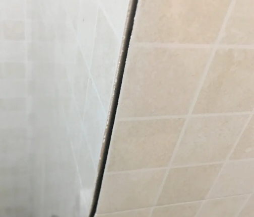 白云鄂博瓷砖空鼓维修公司分享阳台瓷砖脱落的修复过程可以分为以下几个步骤